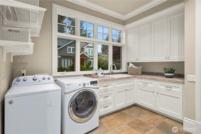 10021 NE 16th Place, Bellevue, WA 98004