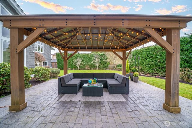 10021 NE 16th Place, Bellevue, WA 98004
