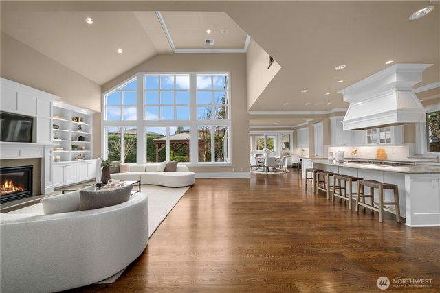 10021 NE 16th Place, Bellevue, WA 98004