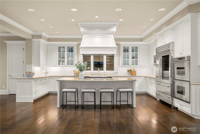 10021 NE 16th Place, Bellevue, WA 98004
