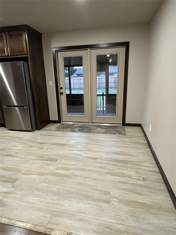 101 NE 5th Street, Moore, OK 73160