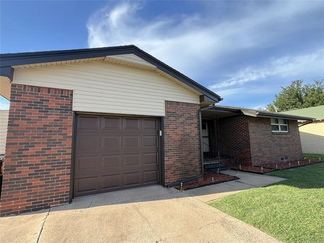 101 NE 5th Street, Moore, OK 73160