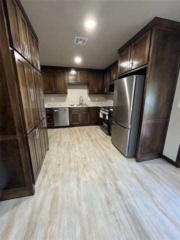101 NE 5th Street, Moore, OK 73160