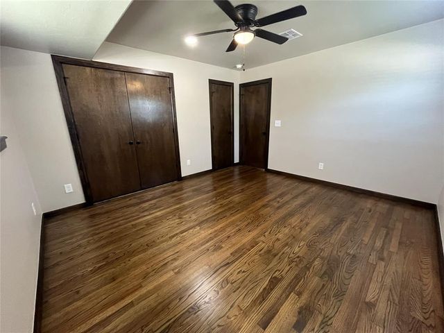 101 NE 5th Street, Moore, OK 73160