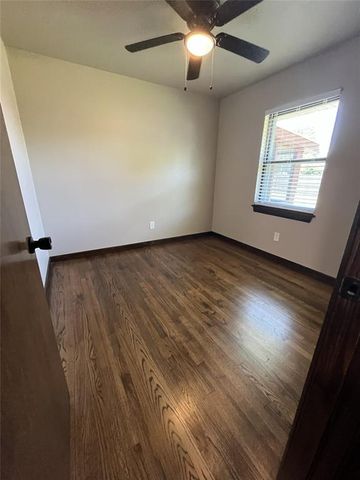 101 NE 5th Street, Moore, OK 73160