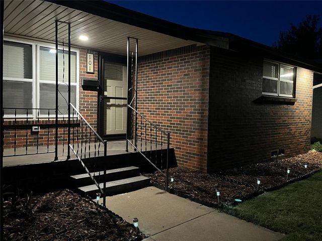 101 NE 5th Street, Moore, OK 73160
