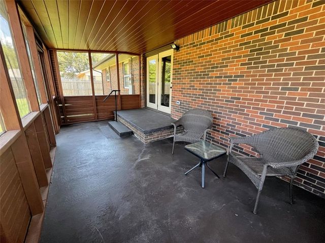 101 NE 5th Street, Moore, OK 73160