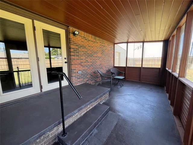101 NE 5th Street, Moore, OK 73160