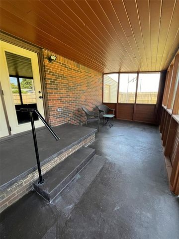 101 NE 5th Street, Moore, OK 73160