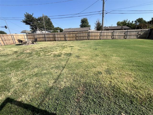 101 NE 5th Street, Moore, OK 73160