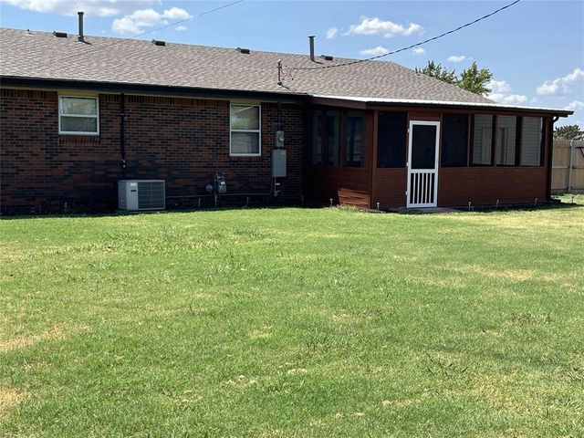 101 NE 5th Street, Moore, OK 73160