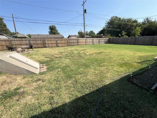 101 NE 5th Street, Moore, OK 73160