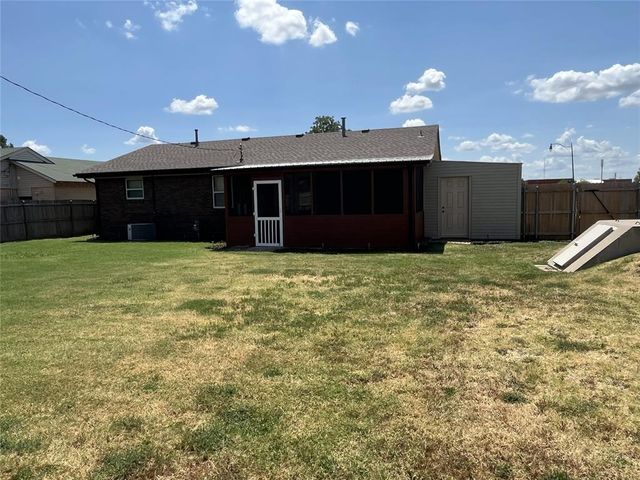 101 NE 5th Street, Moore, OK 73160