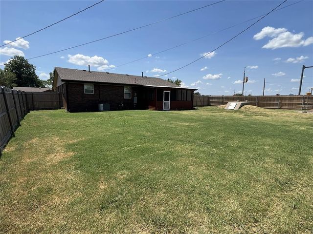 101 NE 5th Street, Moore, OK 73160