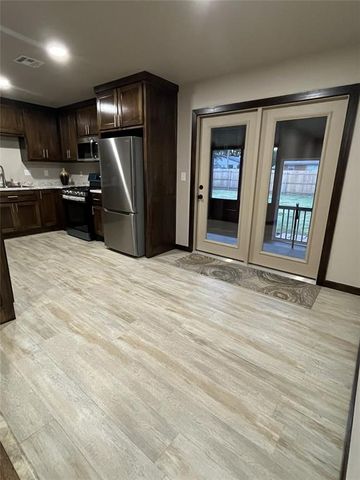 101 NE 5th Street, Moore, OK 73160
