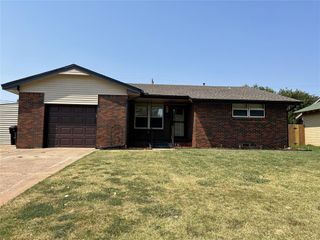 101 NE 5th Street, Moore, OK 73160