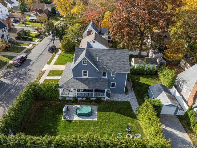 2 Atlas Avenue, Malverne, NY 11565
