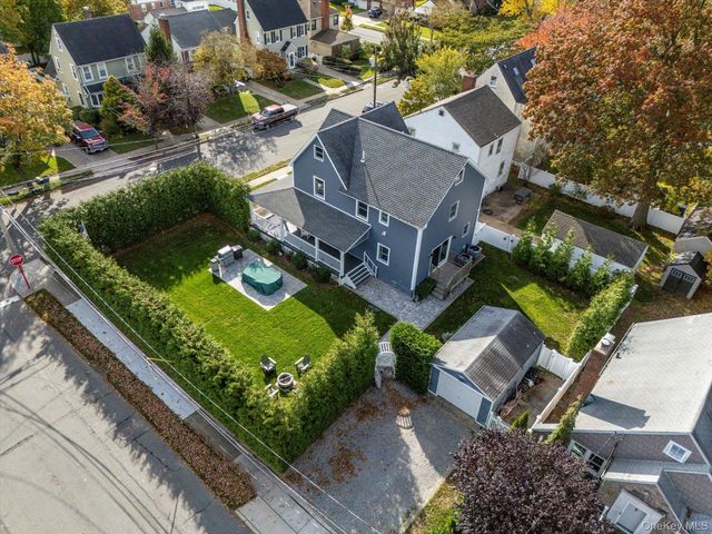 2 Atlas Avenue, Malverne, NY 11565