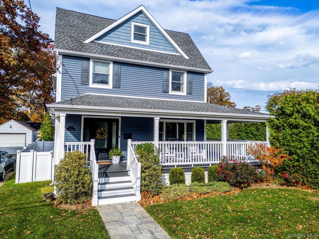 2 Atlas Avenue, Malverne, NY 11565