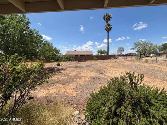 22875 W CACTUS WREN Lane, Congress, AZ 85332