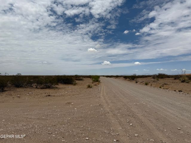 34964 5 Acres Road, El Paso, TX 79938