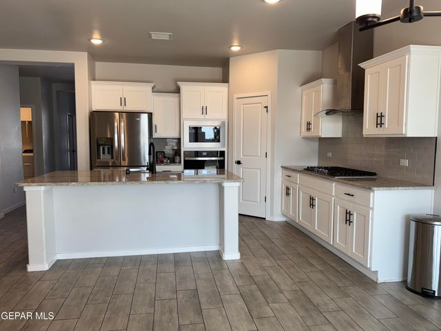 388 NAILSEAS Place, El Paso, TX 79928