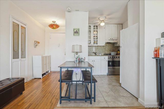 855 E Broadway 4G, Long Beach, NY 11561