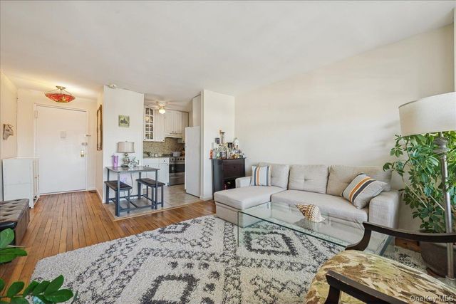 855 E Broadway 4G, Long Beach, NY 11561