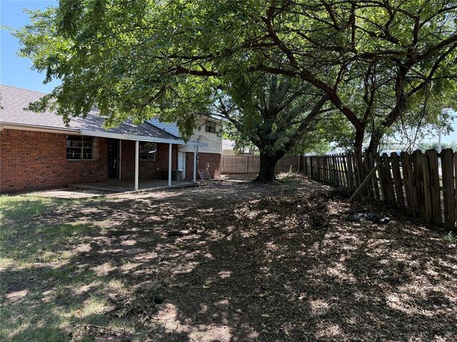 2008 Lyndon Circle, The Village, OK 73120