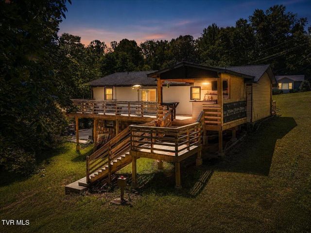 303 Clifftop Court, Mount Carmel, TN 37645