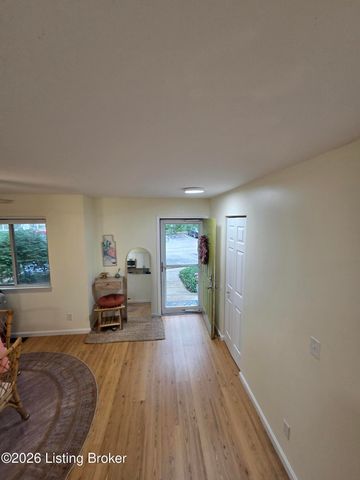 59 Lake Ave, Louisville, KY 40206