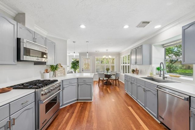 126 Selkirk Drive, Sugar Land, TX 77479
