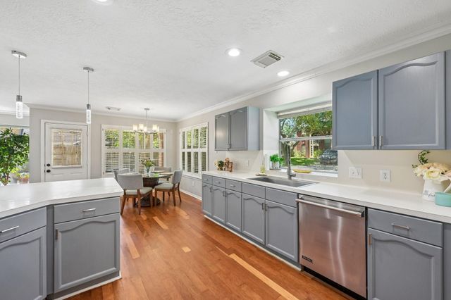 126 Selkirk Drive, Sugar Land, TX 77479