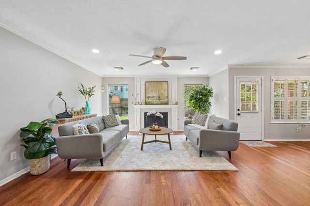126 Selkirk Drive, Sugar Land, TX 77479