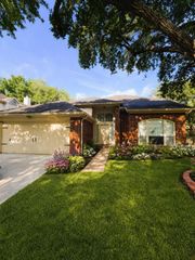 126 Selkirk Drive, Sugar Land, TX 77479