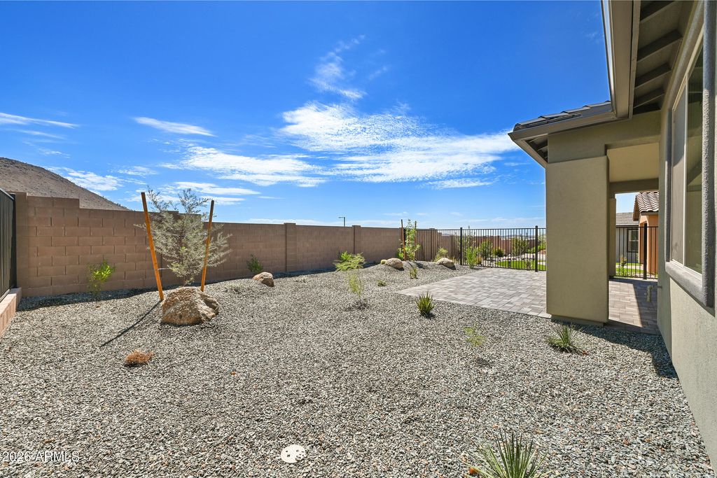 12987 W EAGLE FEATHER Road, Peoria, AZ 85383 — photo 2