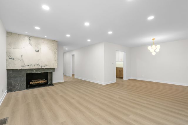 1935 Mission Hills Lane, Northbrook, IL 60062