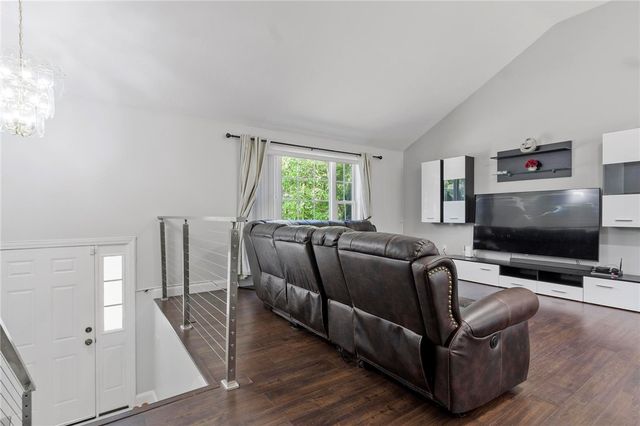 22 Columbia Avenue, Fitchburg, MA 01420