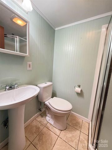 5685 Pine Ridge Drive, Connelly Springs, NC 28612
