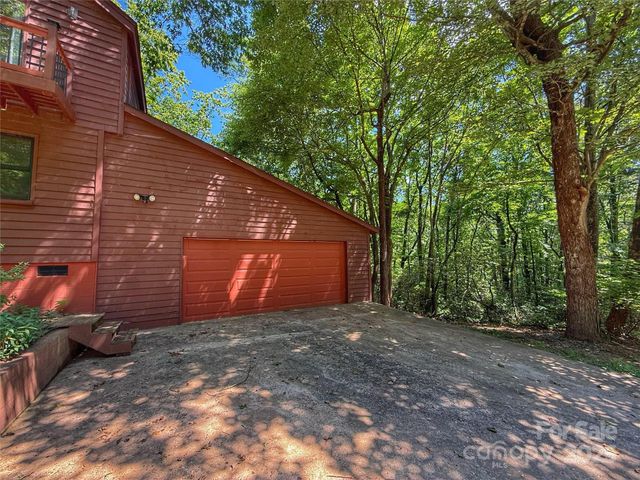 5685 Pine Ridge Drive, Connelly Springs, NC 28612