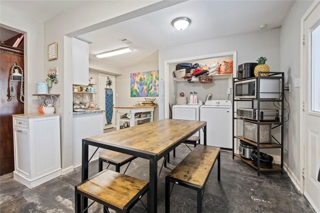 8010 Meadowbrook Drive, Hitchcock, TX 77563