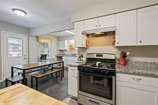 8010 Meadowbrook Drive, Hitchcock, TX 77563