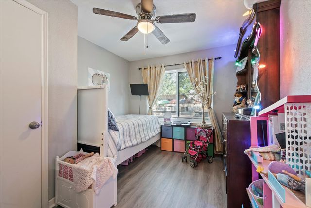 8010 Meadowbrook Drive, Hitchcock, TX 77563