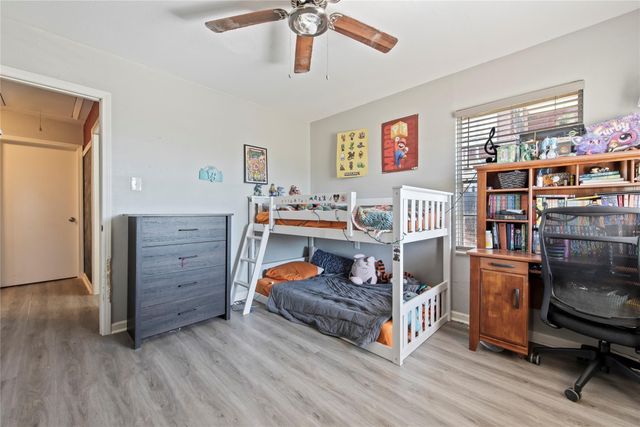 8010 Meadowbrook Drive, Hitchcock, TX 77563