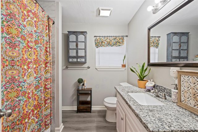 8010 Meadowbrook Drive, Hitchcock, TX 77563