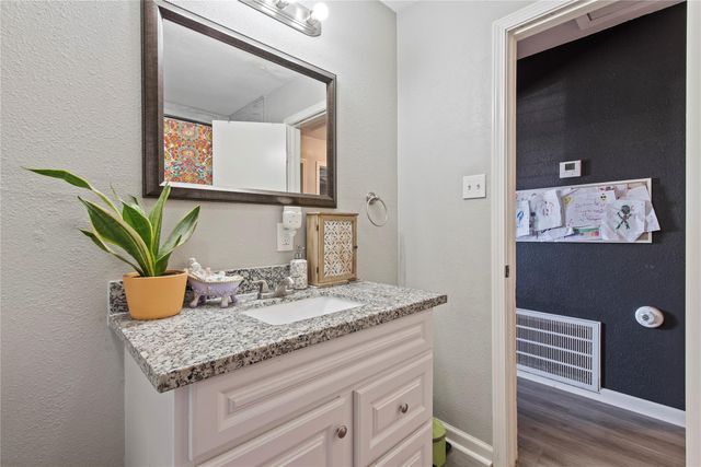 8010 Meadowbrook Drive, Hitchcock, TX 77563