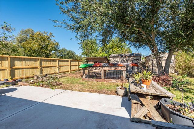 8010 Meadowbrook Drive, Hitchcock, TX 77563