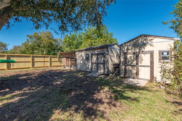 8010 Meadowbrook Drive, Hitchcock, TX 77563