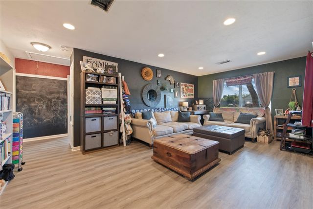 8010 Meadowbrook Drive, Hitchcock, TX 77563