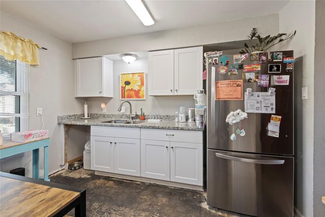 8010 Meadowbrook Drive, Hitchcock, TX 77563